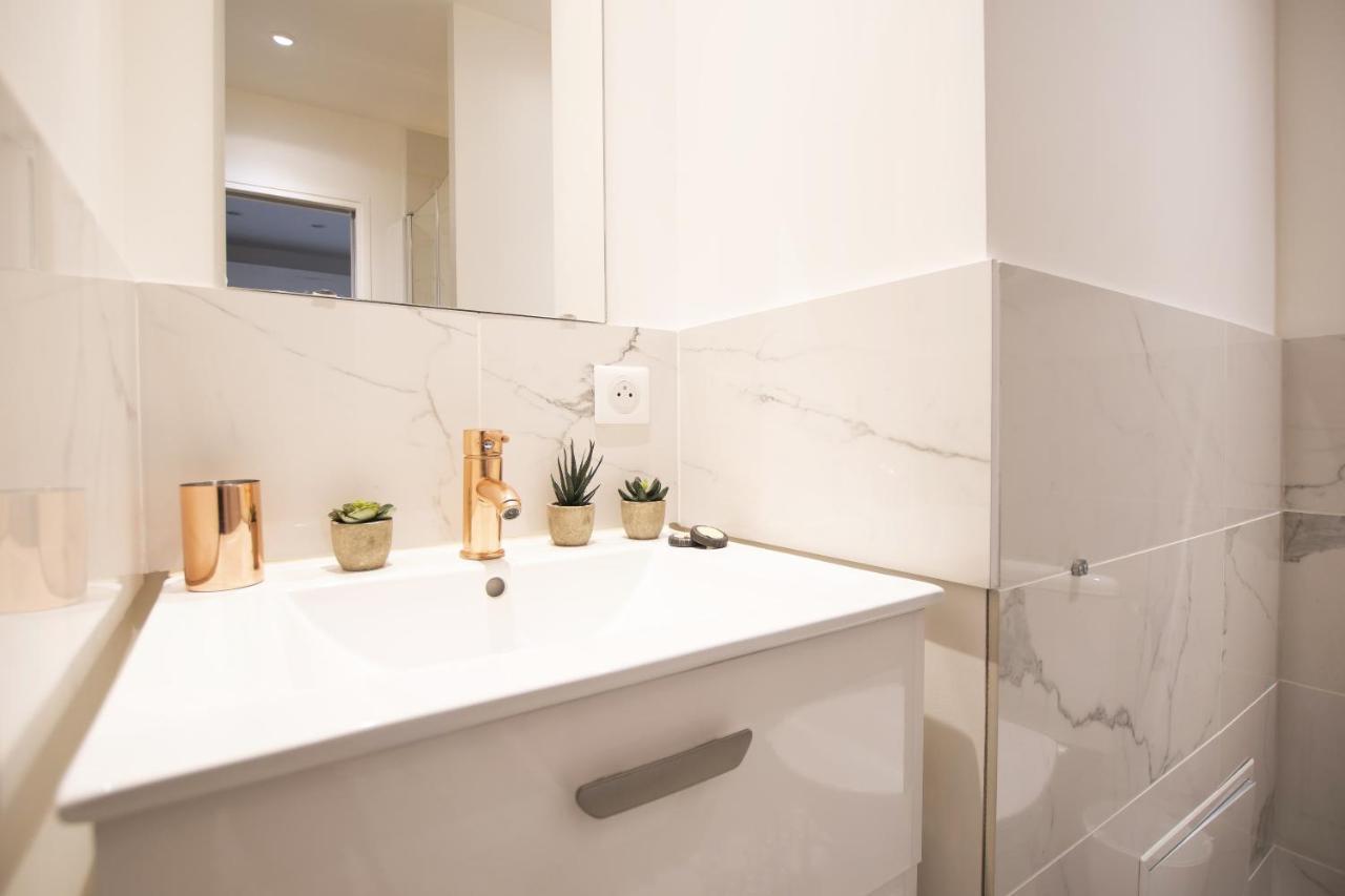 Bel Appartement Idealement Situe - Tour Eiffel ปารีส ภายนอก รูปภาพ